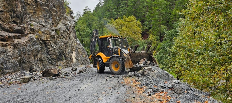 ALANYA’DA YAĞIŞ SONRASI BÜYÜKŞEHİR’EKİPLERİ SEFERBER OLDU