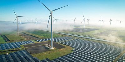 AĞUSTOS'TA ELEKTRİĞİN YÜZDE 42'Sİ RÜZGAR VE GÜNEŞTEN GELDİ