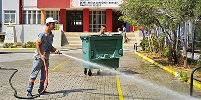 ALANYA BELEDİYESİ’NDEN OKULLARDA KAPSAMLI TEMİZLİK SEFERBERLİĞİ