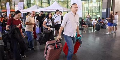 ANTALYA'DA ÜNİVERSİTELİ GENÇLERE ÖZEL KARŞILAMA