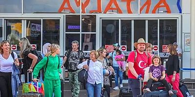 ANTALYA TURİZMİNDE 12,8 MİLYON ZİYATERÇİ: SEZON SONBAHARA TAŞTI