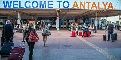 ANTALYA YENİDEN DÜNYA SAHNESİNDE: TURİZMDE TARİHİ ZİRVE