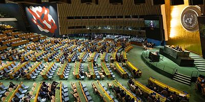KATİL NETANYAHU BM KÜRSÜSÜNDE PROTESTO EDİLDİ