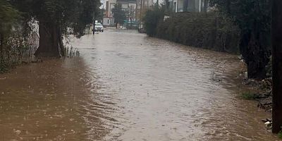 MUĞLA'DA KUVVETLİ YAĞIŞ SU BASKINLARINA NEDEN OLDU 