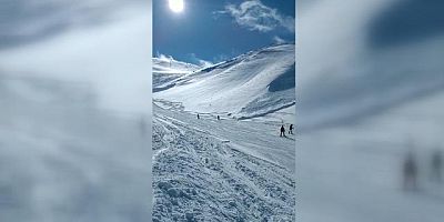 PALANDÖKEN'DE KAYAKÇILARA KAPALI OLAN ALANA ÇIĞ DÜŞTÜ